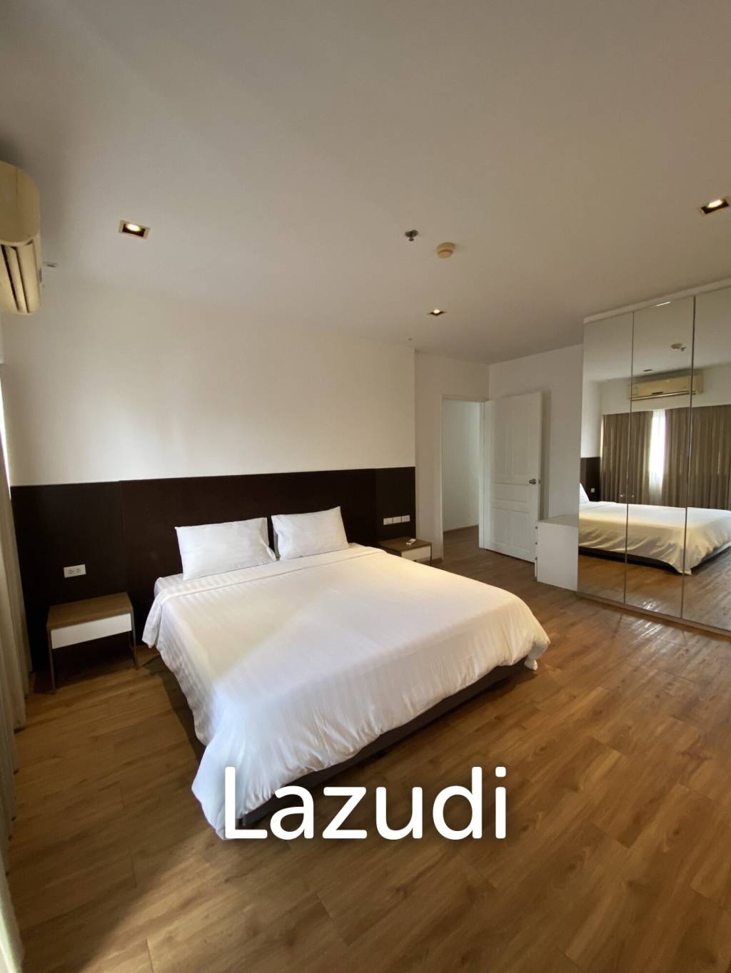 180 sqm Condo at The Lofts Yennakart in Chong Nonsi Bangkok