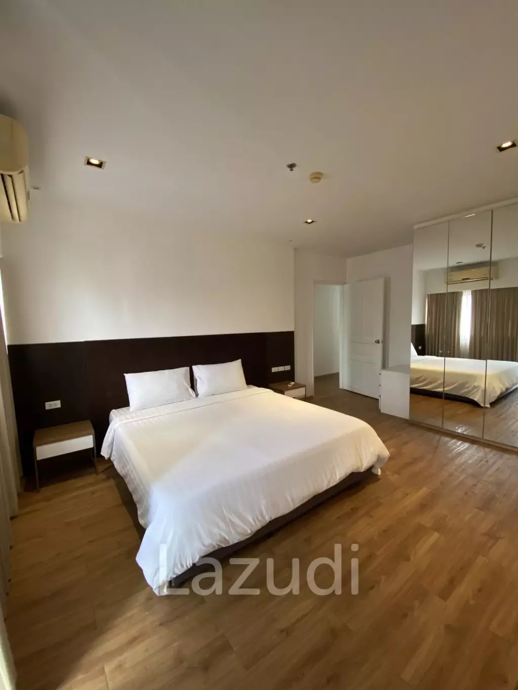 180 sqm Condo at The Lofts Yennakart in Chong Nonsi Bangkok