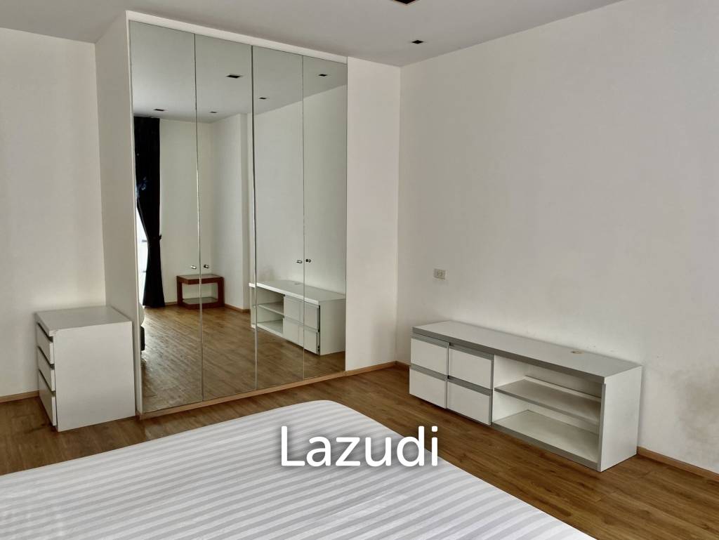 180 sqm Condo at The Lofts Yennakart in Chong Nonsi Bangkok