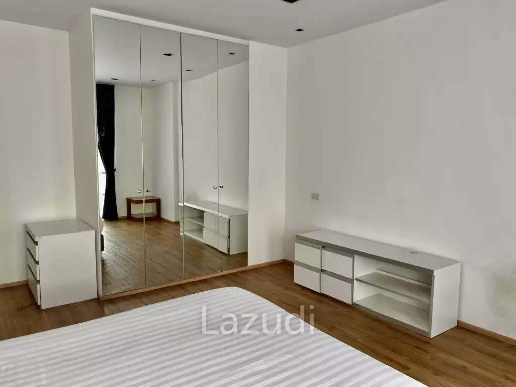 180 sqm Condo at The Lofts Yennakart in Chong Nonsi Bangkok