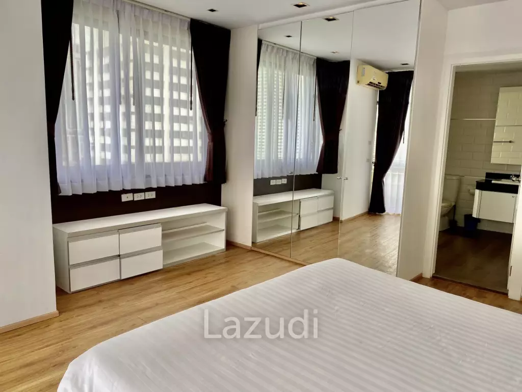 180 sqm Condo at The Lofts Yennakart in Chong Nonsi Bangkok