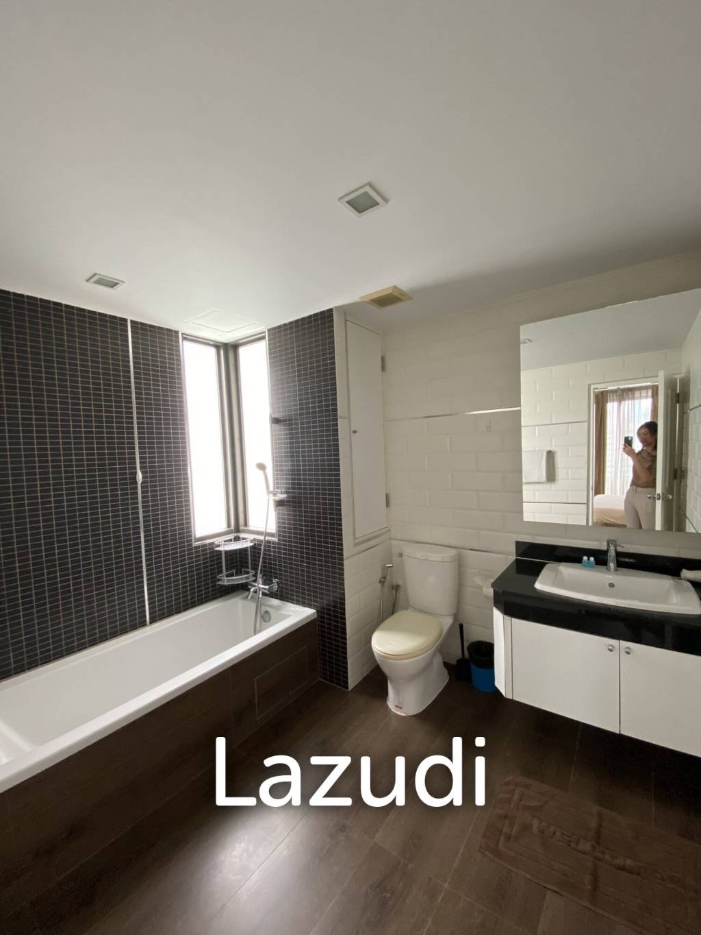 180 sqm Condo at The Lofts Yennakart in Chong Nonsi Bangkok
