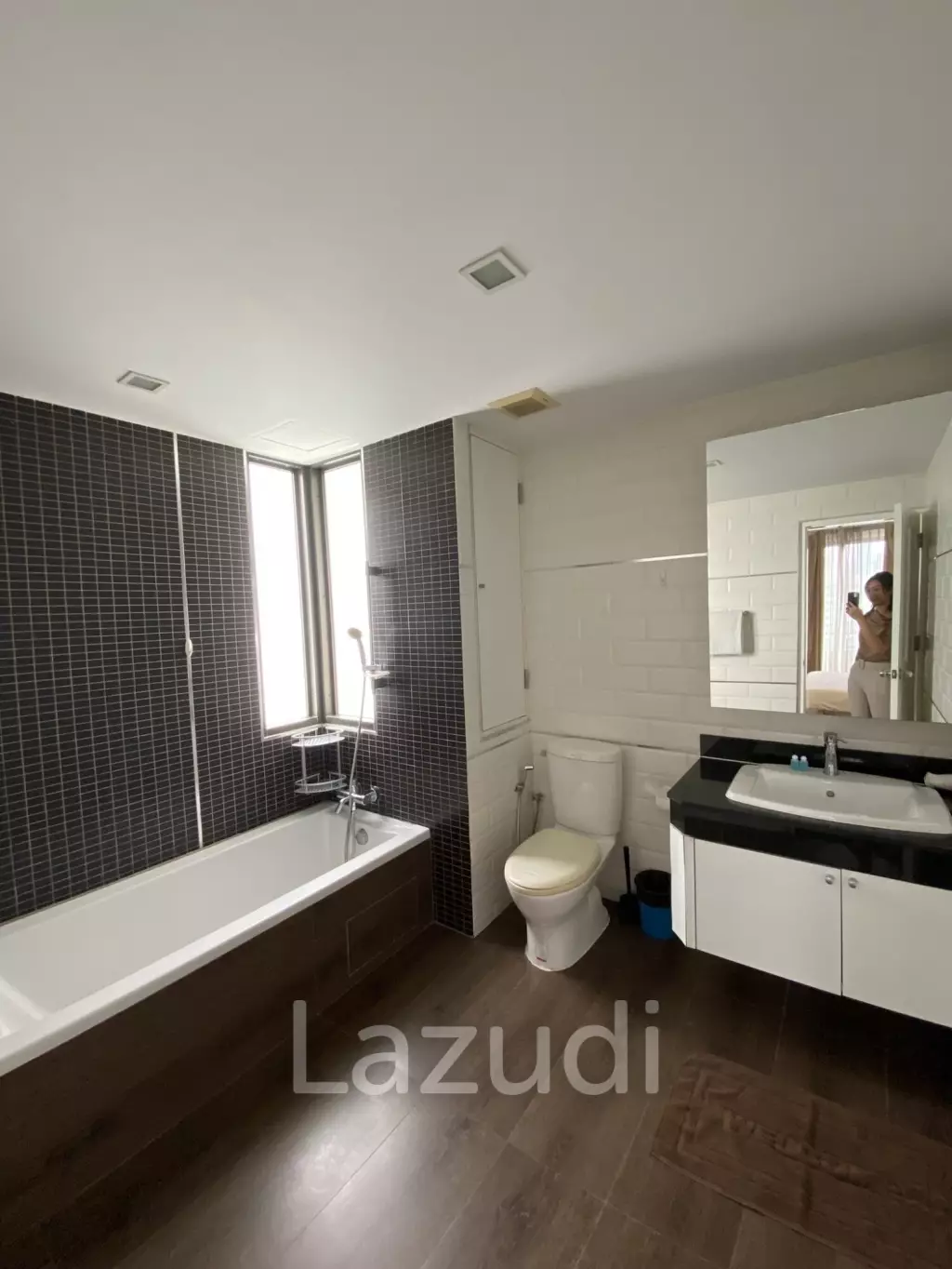 180 sqm Condo at The Lofts Yennakart in Chong Nonsi Bangkok