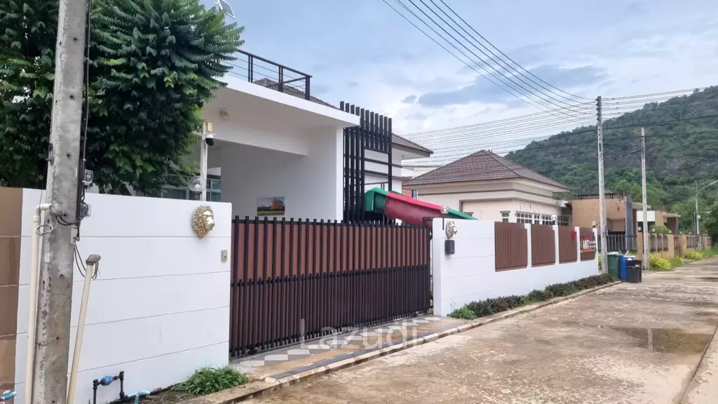 THE GRANDIO HUA HIN : Modern pool villa with rooftop terrace