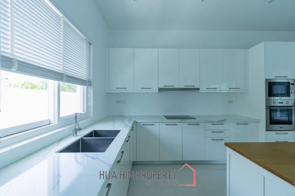 LUXURY MODERN POOL VILLA