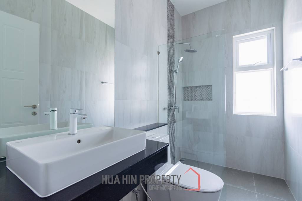 LUXURY MODERN POOL VILLA