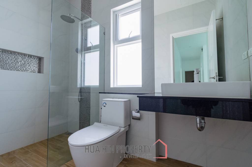 LUXURY MODERN POOL VILLA