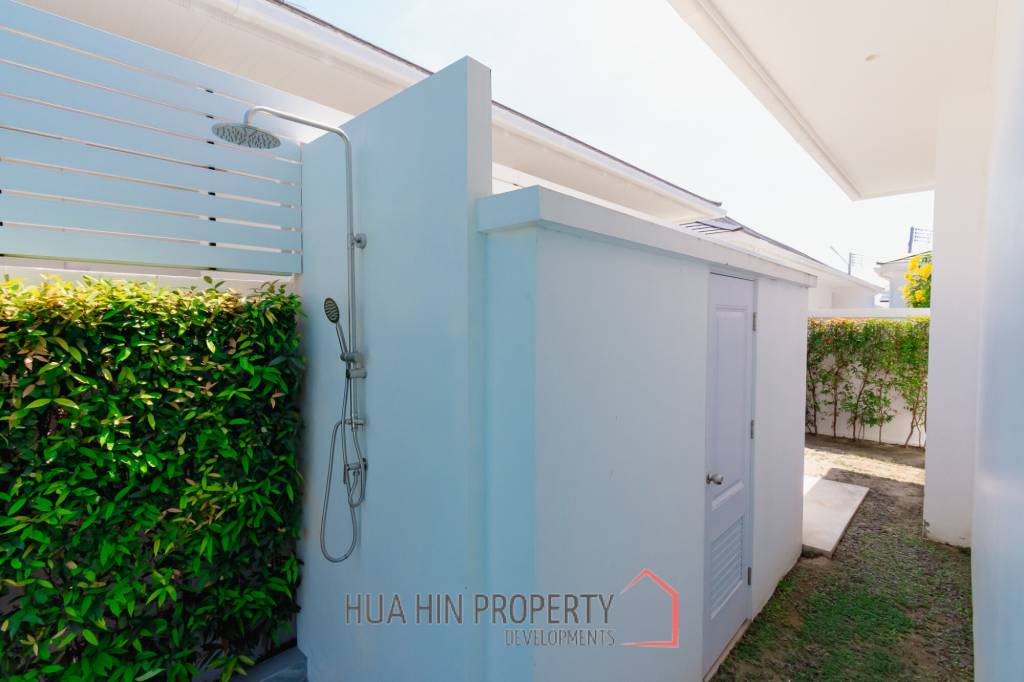 LUXURY MODERN POOL VILLA