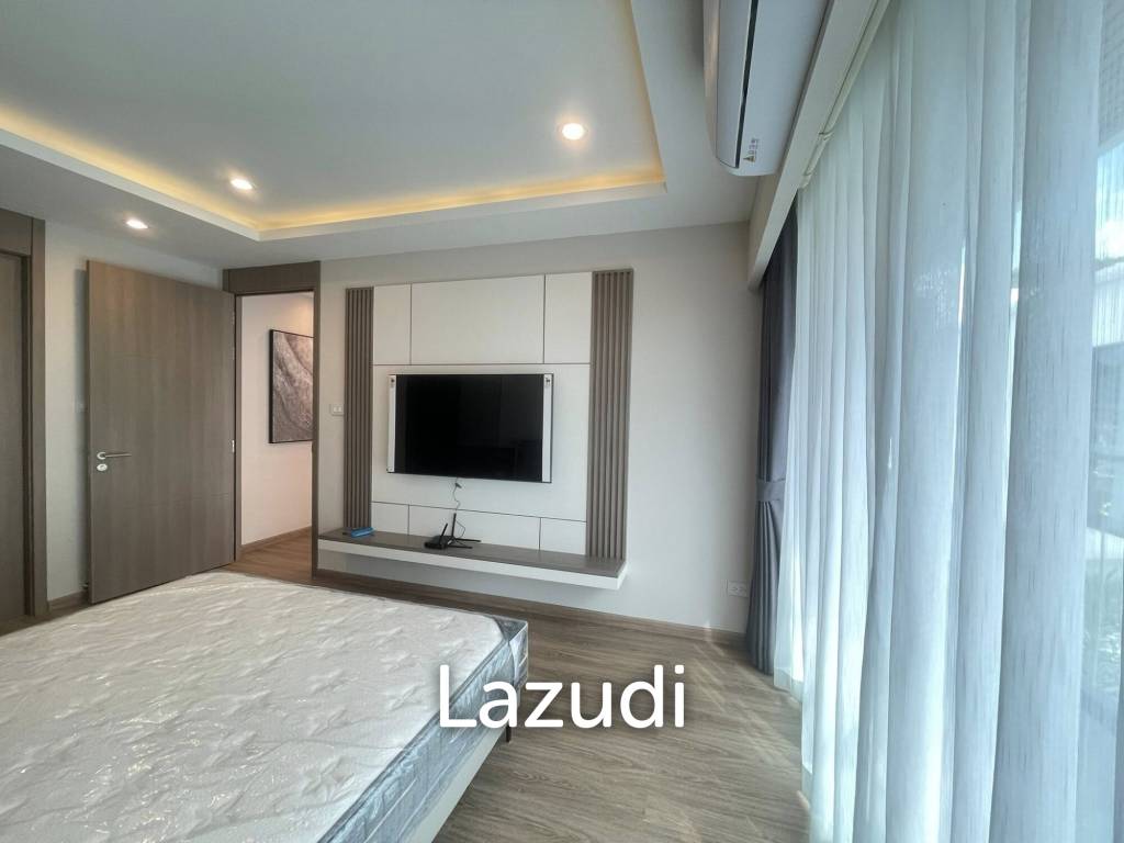Exquisite 2-Story Modern Villa in Jomtien