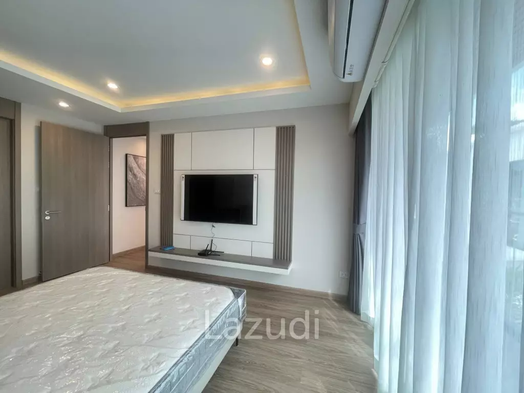 Exquisite 2-Story Modern Villa in Jomtien