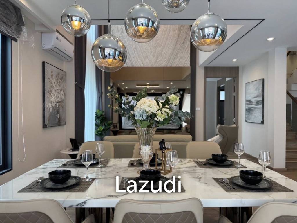 Exquisite 2-Story Modern Villa in Jomtien