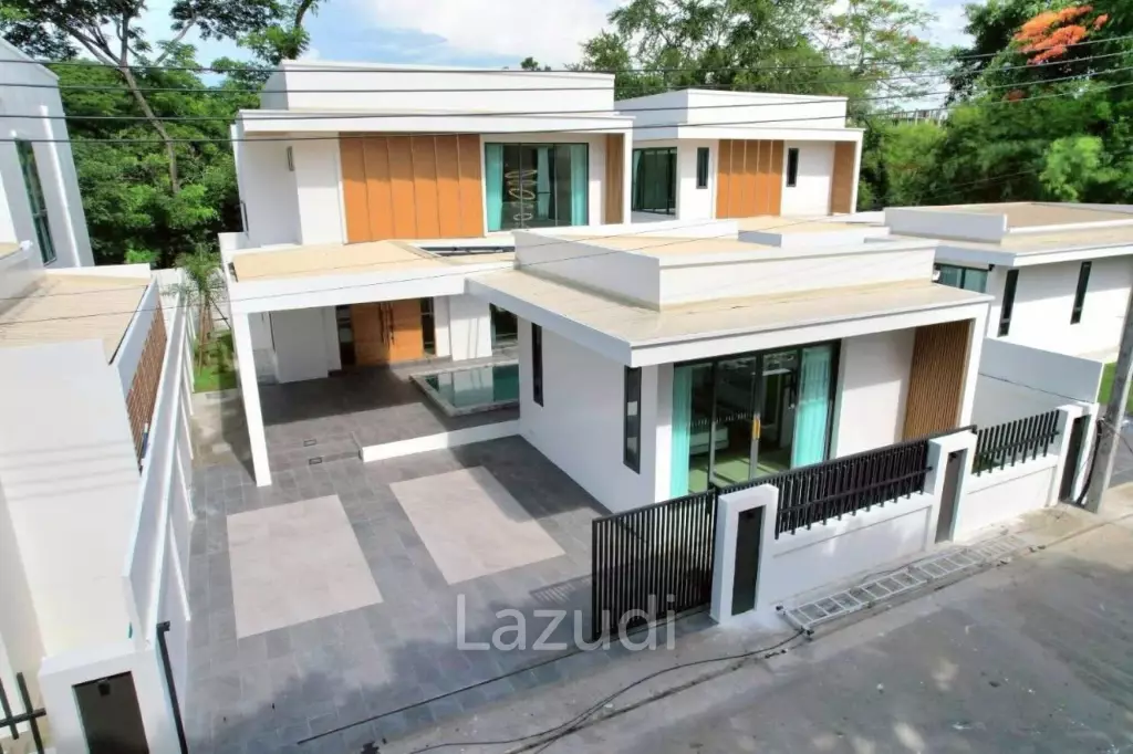 Exquisite 2-Story Modern Villa in Jomtien