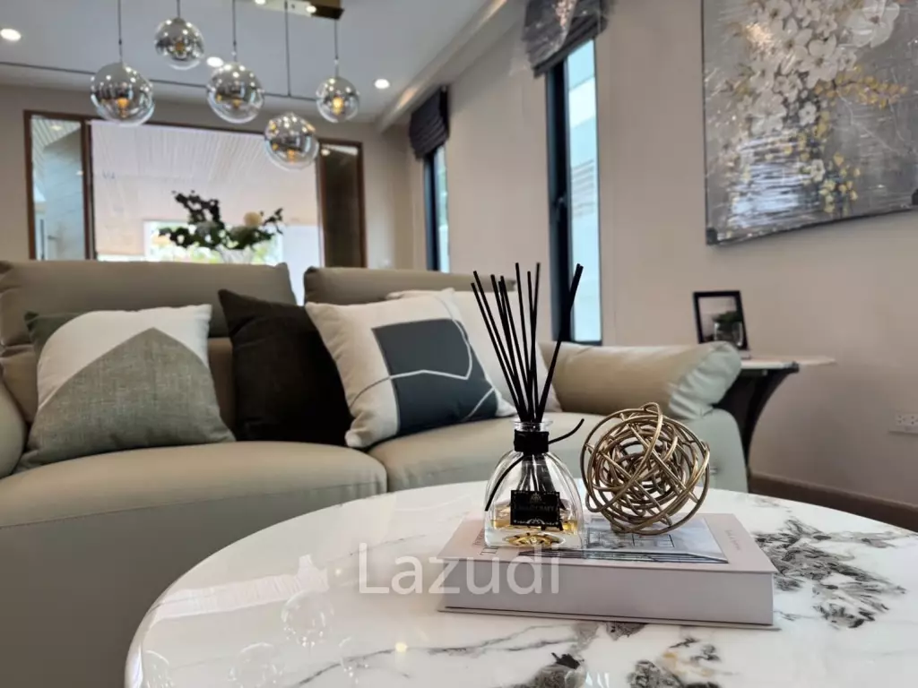 Exquisite 2-Story Modern Villa in Jomtien