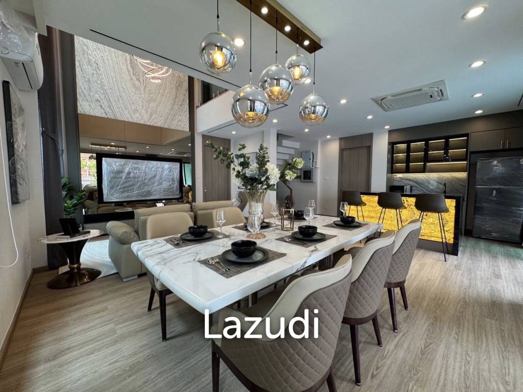 Exquisite 2-Story Modern Villa in Jomtien