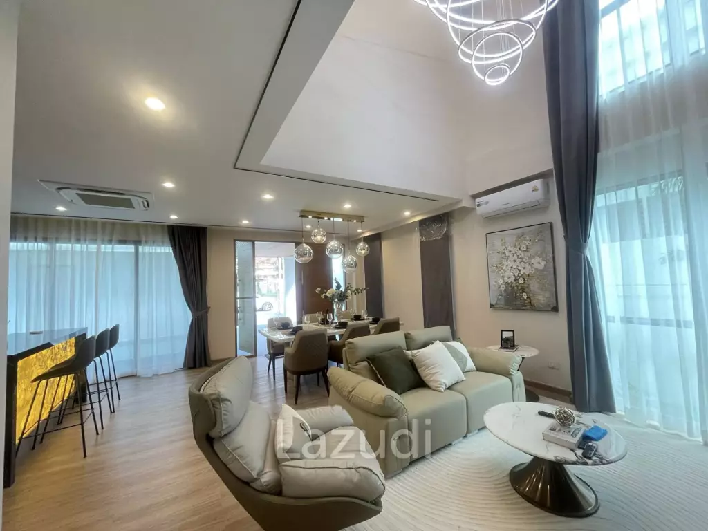 Exquisite 2-Story Modern Villa in Jomtien