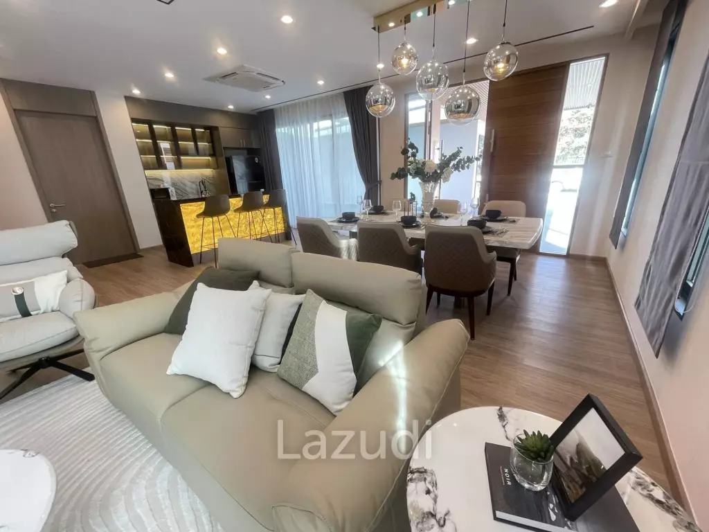 Exquisite 2-Story Modern Villa in Jomtien