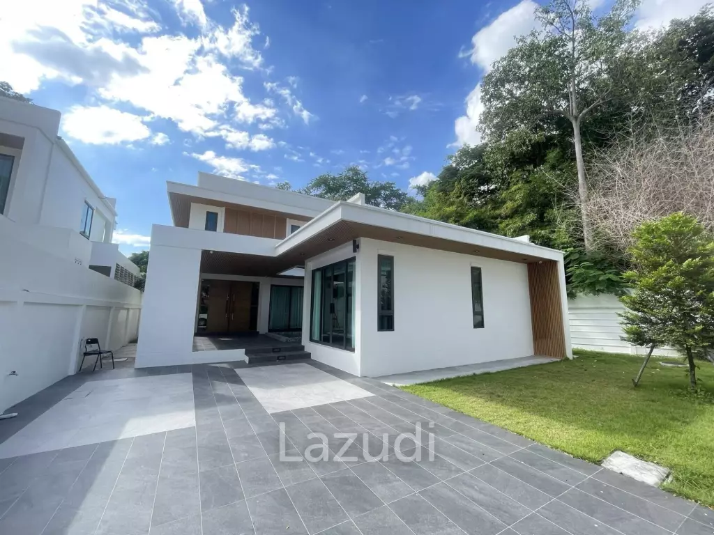 Exquisite 2-Story Modern Villa in Jomtien