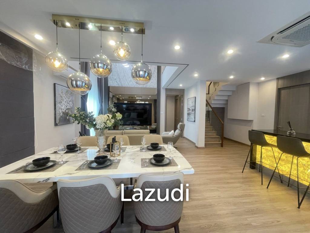 Exquisite 2-Story Modern Villa in Jomtien