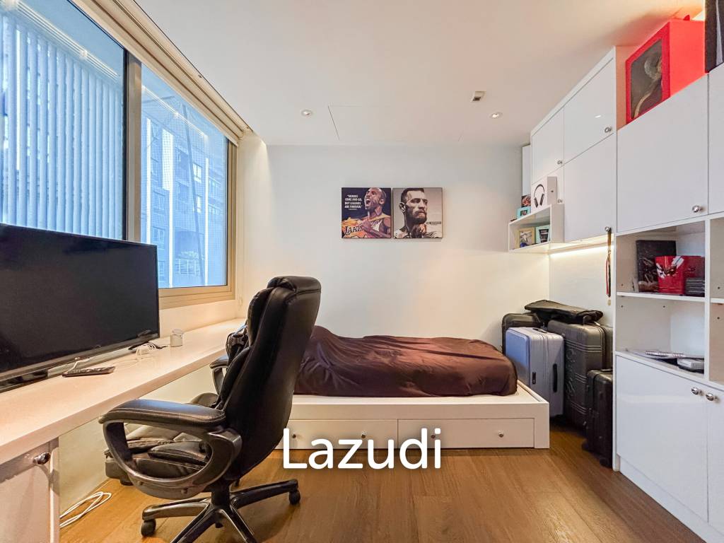 Exclusive 4-Bedroom Penthouse with Panoramic City Views in Phra Khanong