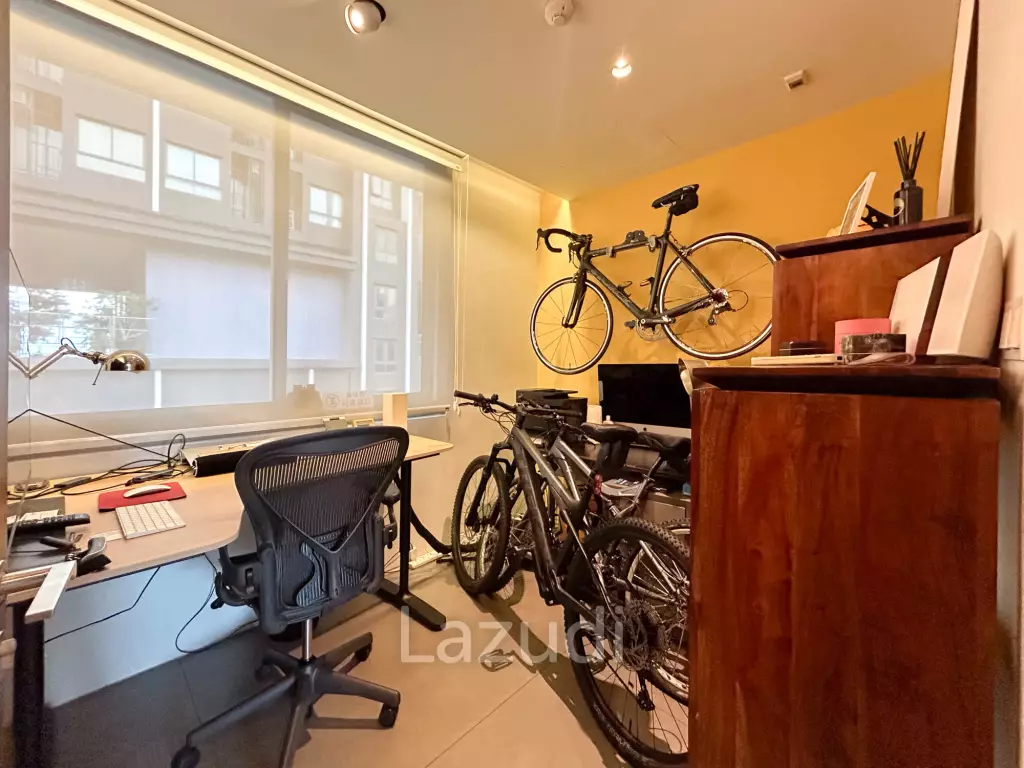Exclusive 4-Bedroom Penthouse with Panoramic City Views in Phra Khanong