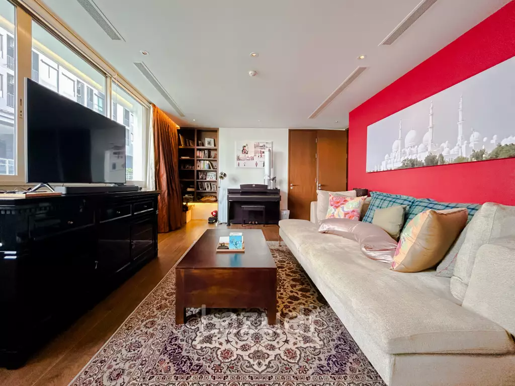 Exclusive 4-Bedroom Penthouse with Panoramic City Views in Phra Khanong
