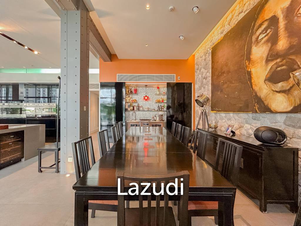 Exclusive 4-Bedroom Penthouse with Panoramic City Views in Phra Khanong
