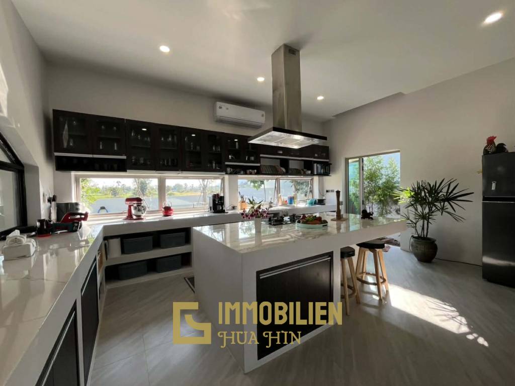 1000 qm Grundstück / 279 qm Wohnfläche / 3 Schlafzimmer + 3 Bäder