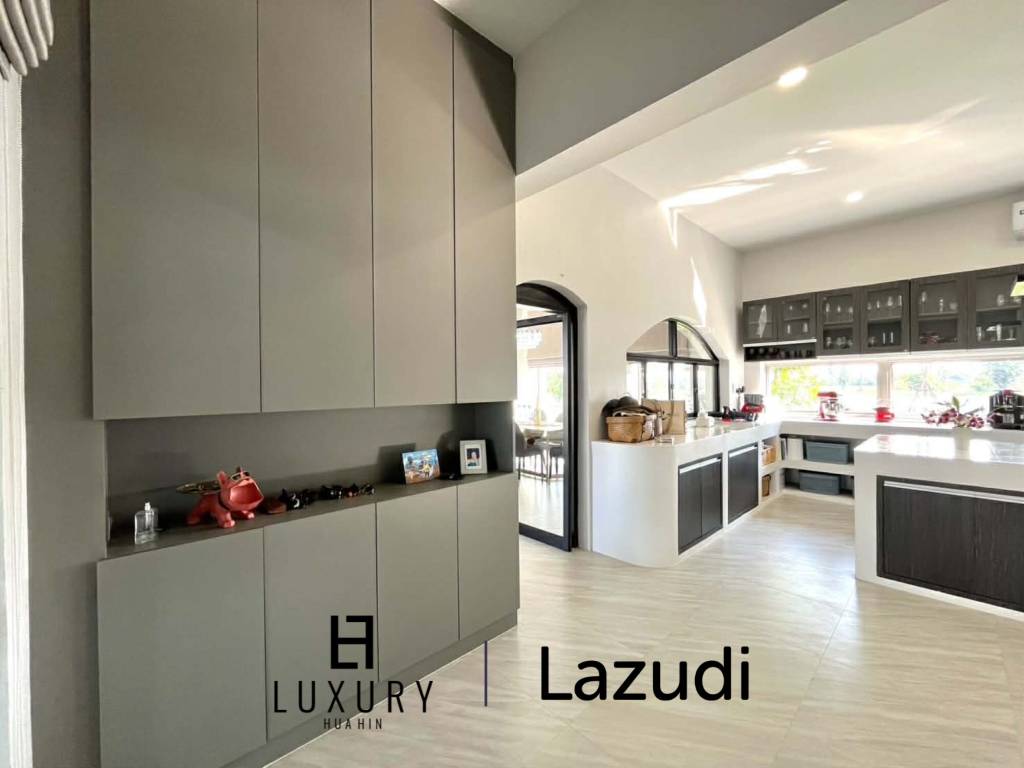 1,008 平方米 3 床 3 洗澡 别墅 对于 销售