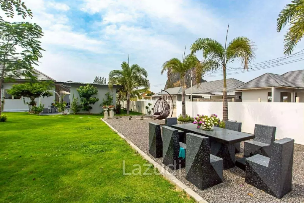 279 Sqm Luxury Pool Villa 3 bedroom 3 Bathroom  – Cha-am