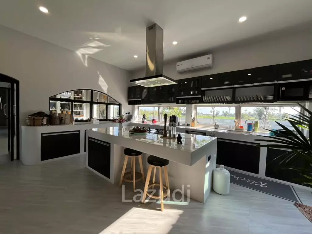 279 Sqm Luxury Pool Villa 3 bedroom 3 Bathroom  – Cha-am
