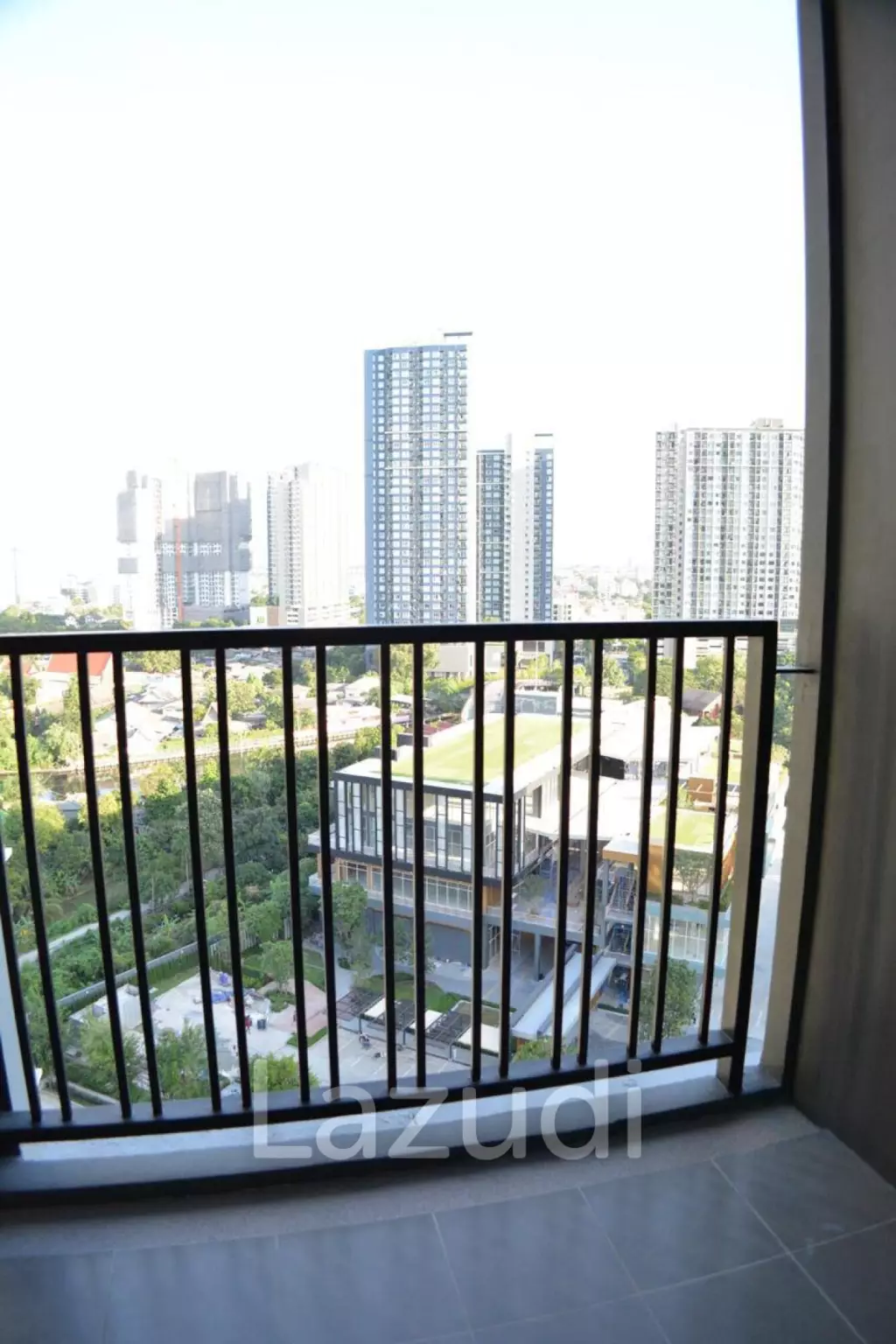 48.5 sqm 2 Bedroom Condo on High Floor in Phra Khanong Nuea Bangkok