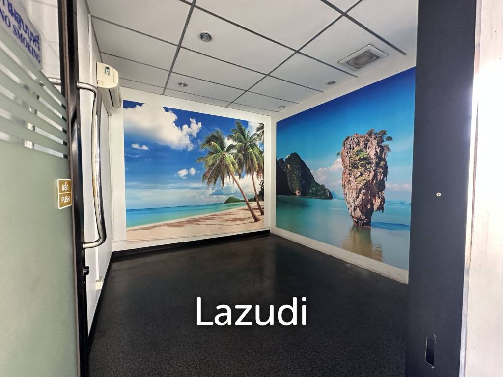 240 sqm Retail Space in Tossapon Building Huai Khwang Bangkok