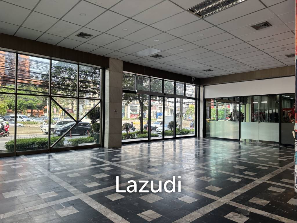 240 sqm Retail Space in Tossapon Building Huai Khwang Bangkok