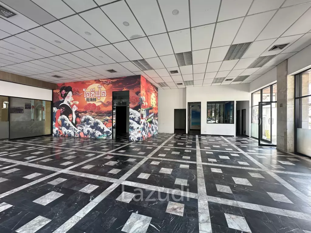240 sqm Retail Space in Tossapon Building Huai Khwang Bangkok