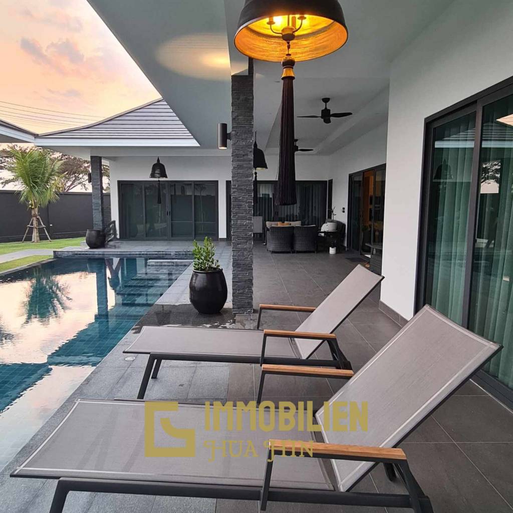 678 qm Grundstück / 324 qm Wohnfläche / 12 Meter Pool