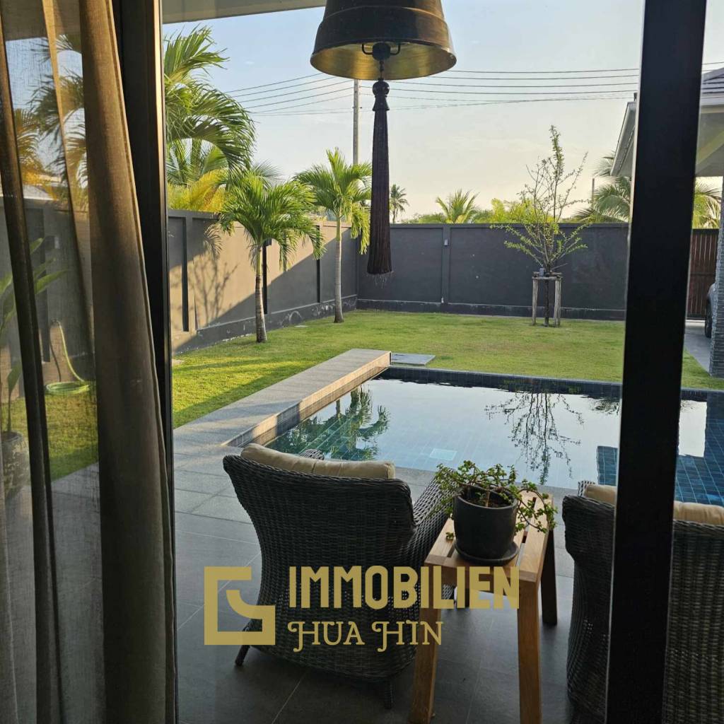 678 qm Grundstück / 324 qm Wohnfläche / 12 Meter Pool