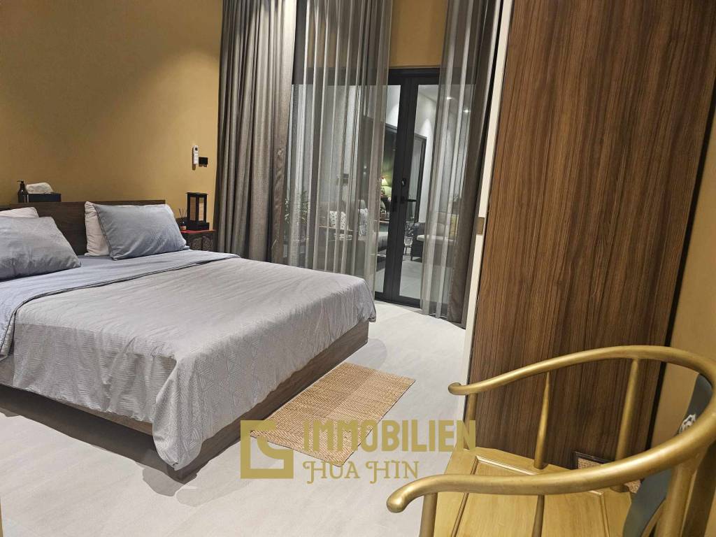 678 qm Grundstück / 324 qm Wohnfläche / 12 Meter Pool