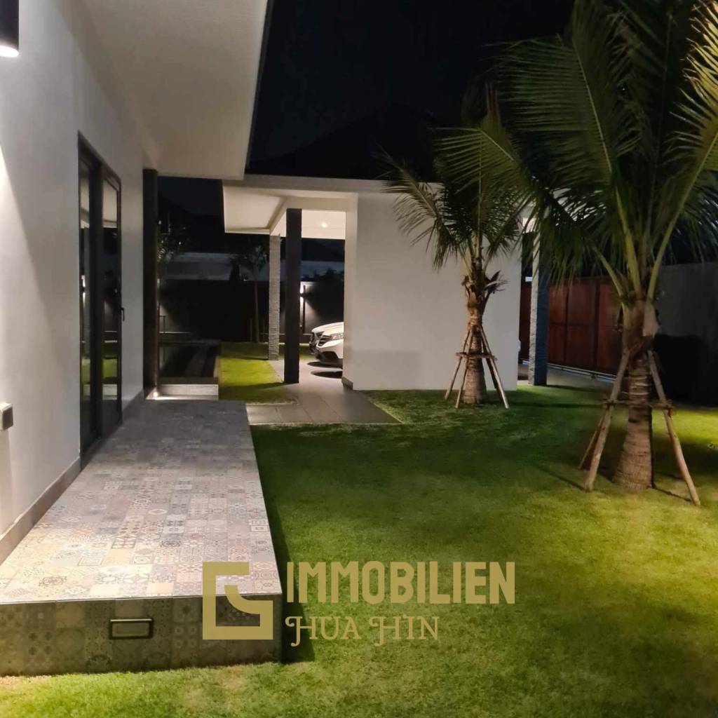 678 qm Grundstück / 324 qm Wohnfläche / 12 Meter Pool