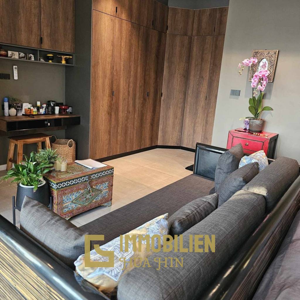 678 qm Grundstück / 324 qm Wohnfläche / 12 Meter Pool