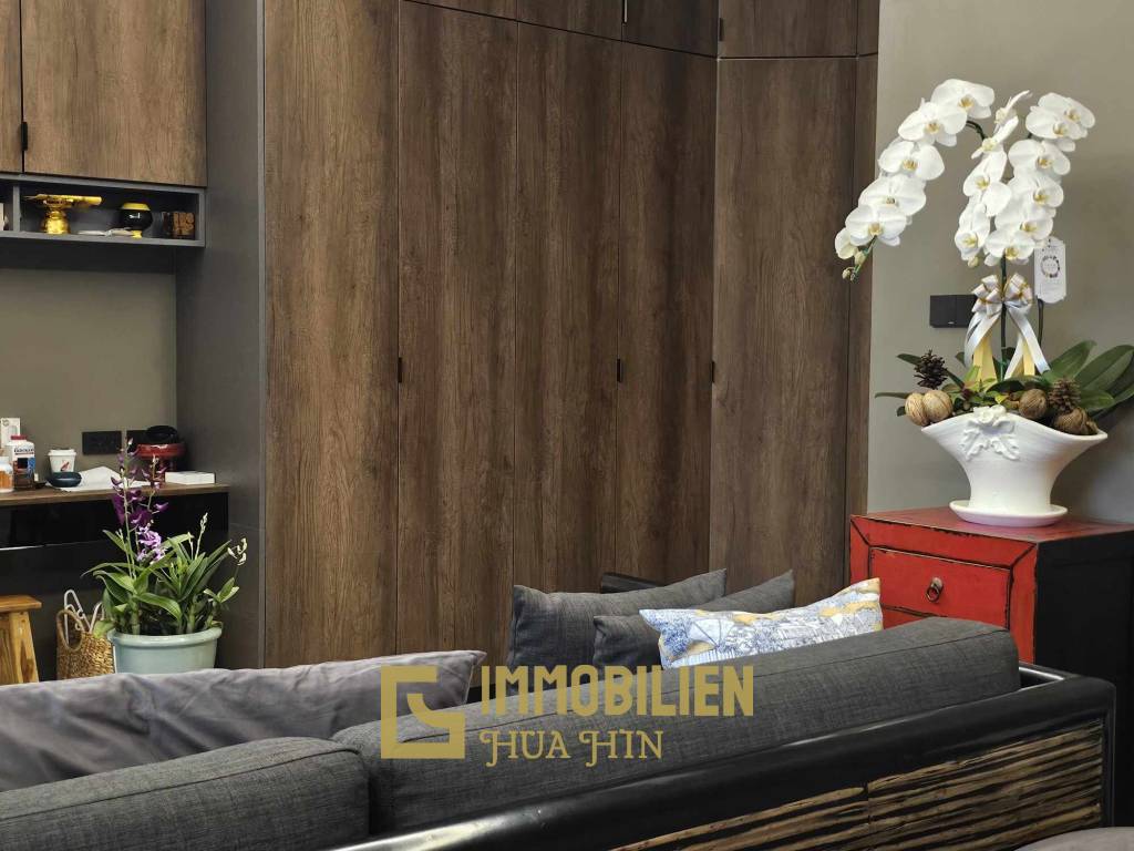 678 qm Grundstück / 324 qm Wohnfläche / 12 Meter Pool