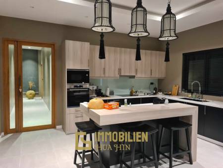 678 qm Grundstück / 324 qm Wohnfläche / 12 Meter Pool