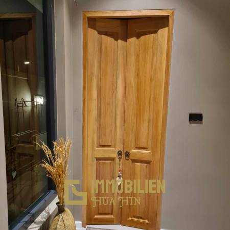 678 qm Grundstück / 324 qm Wohnfläche / 12 Meter Pool