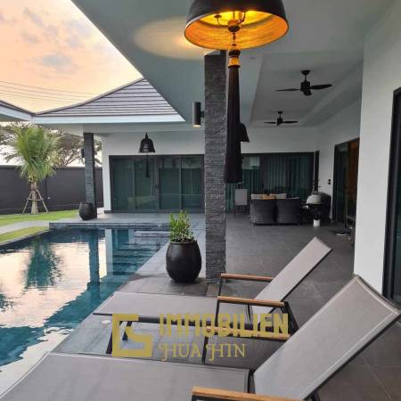 678 qm Grundstück / 324 qm Wohnfläche / 12 Meter Pool