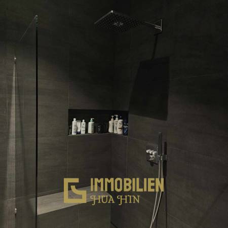 678 qm Grundstück / 324 qm Wohnfläche / 12 Meter Pool