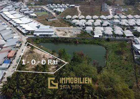 Участок площадью 1 раи на берегу моря в районе Сой Хуа Хин 88 Тхап Тай.