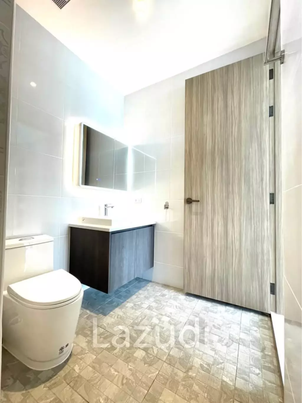 Spacious 3-Bedroom Pool Villa with Private Garden for Sale in Pa Klok