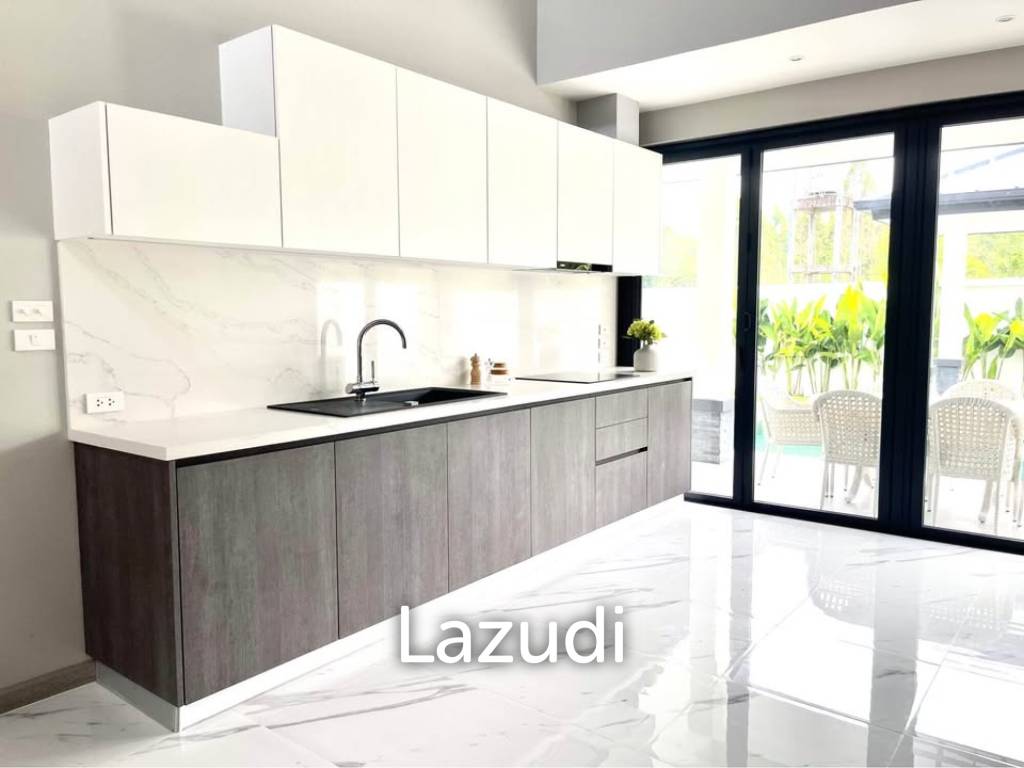 Spacious 3-Bedroom Pool Villa with Private Garden for Sale in Pa Klok