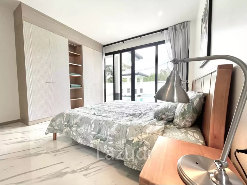 Spacious 3-Bedroom Pool Villa with Private Garden for Sale in Pa Klok