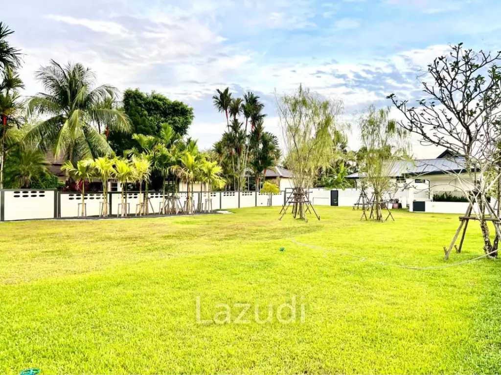 Spacious 3-Bedroom Pool Villa with Private Garden for Sale in Pa Klok