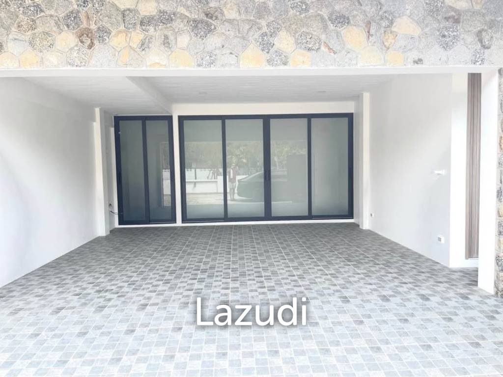 Spacious 3-Bedroom Pool Villa with Private Garden for Sale in Pa Klok